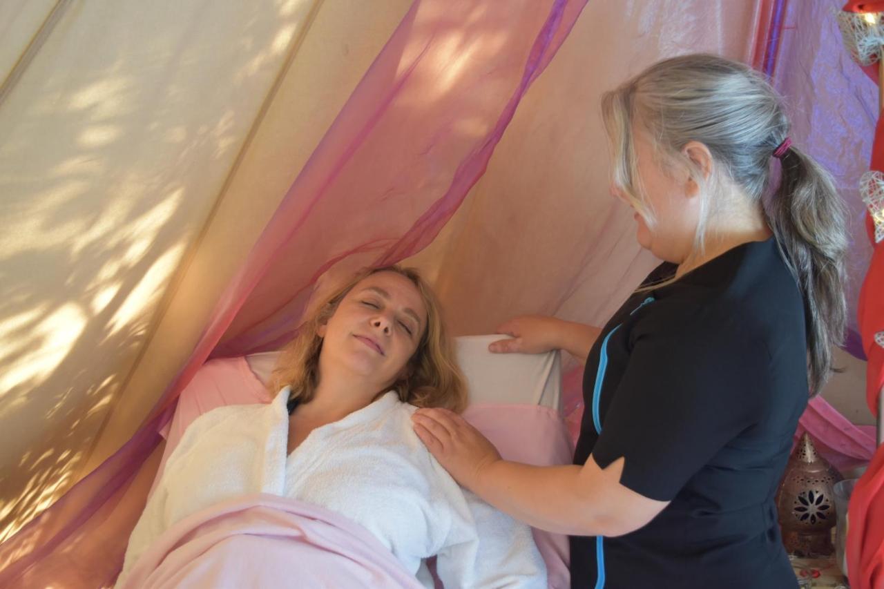 Stamford Meadows Glamping With Private Hot Tubs Hotel ภายนอก รูปภาพ