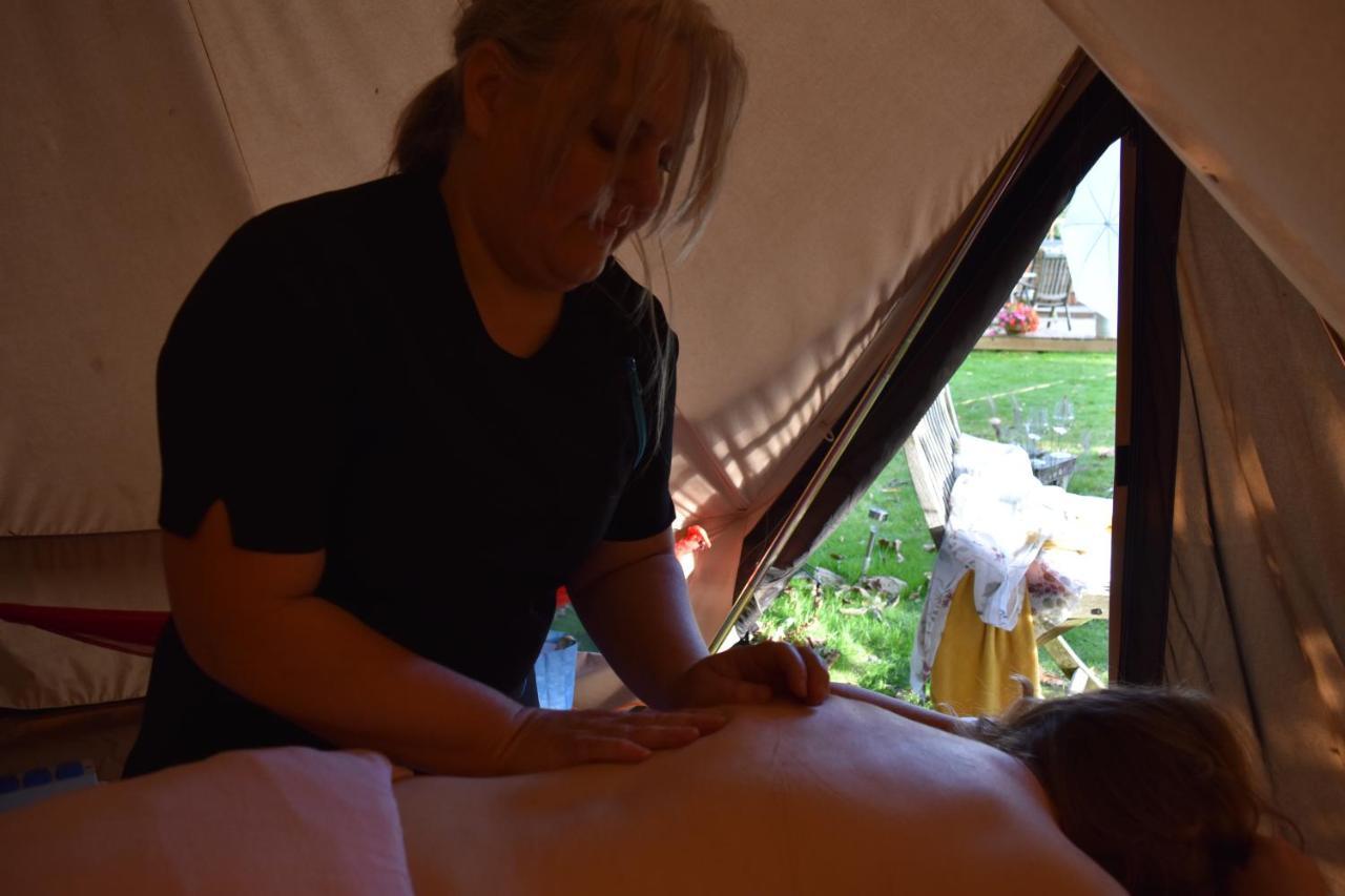 Stamford Meadows Glamping With Private Hot Tubs Hotel ภายนอก รูปภาพ