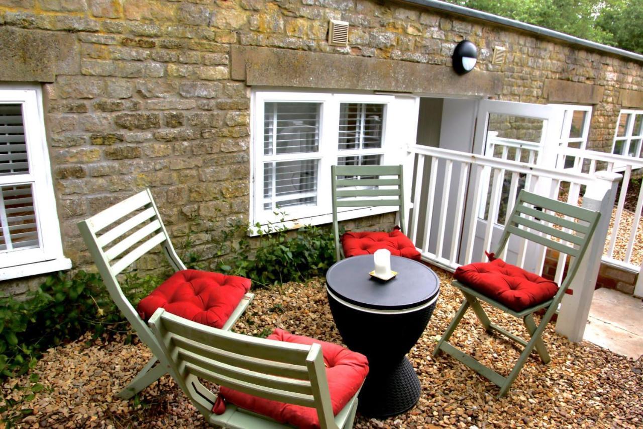 Stamford Meadows Glamping With Private Hot Tubs Hotel ภายนอก รูปภาพ